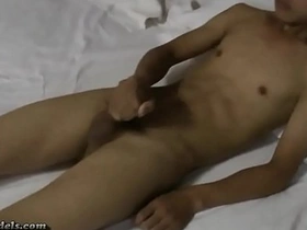 亚洲大屌男孩自慰 hot asian muscular gay sex videos