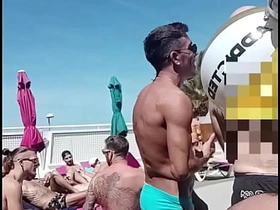 泳池边的口交盛宴：我的鸡巴是2025 Grabbys周末的主角！ gay korean cam porn