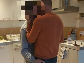 直男建筑工Jack坐在老爹大腿上 gay sex videos asian hunks