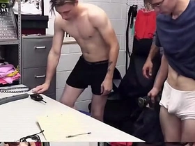 变态警官Donovan Cox和Jeremiah Cruze勾引两名性感小偷玩禁忌四P - 年轻罪犯 gay asian porn hunk