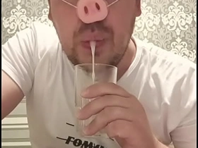 这个俄国基佬有瘾: 就爱嘴里新鲜精液的味道! taiwan teen gay porn