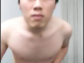 可爱的亚洲小鲜肉打飞机 japanese gay breeding porn