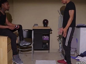 EdwardJames：Adore在洗衣房被肌肉猛男Dreezy Long操烂屁眼 asian gay chinese porn