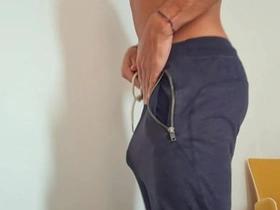 在酒店房间自慰并用大鸡巴顶弄 asian fag gay porn