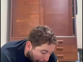 我把街上那个直男骗来给我口交 把他变成我的小骚货 chinese gay dorm porn