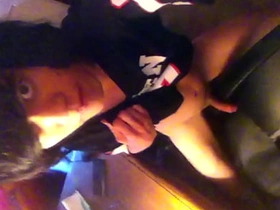 嫩0用光滑鸡巴磨椅子 隔着涤纶T恤手淫 gay porn chinese animation