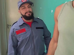 跟我工作的公寓里直男住户搞上了 old japanese man gay porn