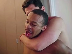 埃里克·霍尔的巨屌无套狂操法老吞精者 gay chinese santa porn