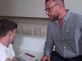 意大利原味性爱技巧荣誉学位 [预告片] japanese gay chubby porn