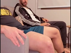 隔壁大屌邻居趁老婆上班跑来肏我 chinese tied gay porn