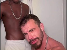 和大鸡巴玩花样 bear gay asian porn