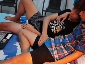 亚洲小鲜肉看片后欲火焚身 japan bodybuilder gay porn