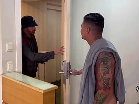 走错房间的啪啪啪 gay porn dad and son chinese