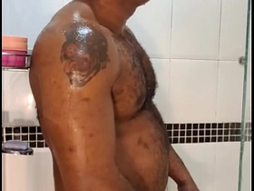 大雕猛男洗硬屌 big dick chinese gay porn