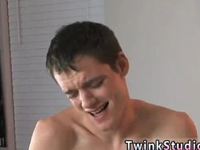 忧郁系亚裔男同志色情片 凯莱布·科尼姆初来乍到跃跃欲试 vietnam gay porn telegram